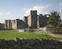 Middleham-Castle-1