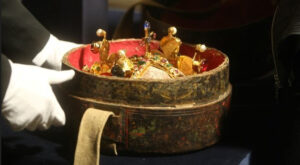 crown-of-wencelas-original-box-cropped